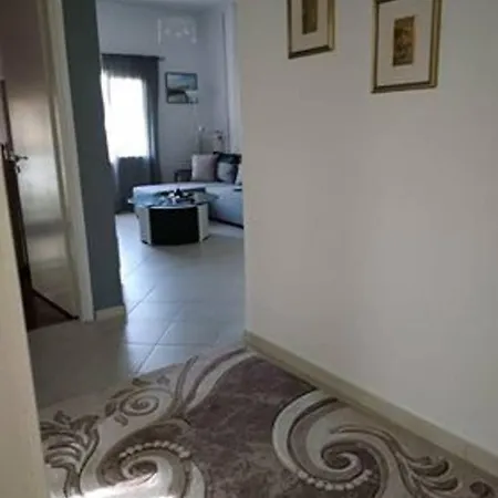 Cellate Cozy Apartment